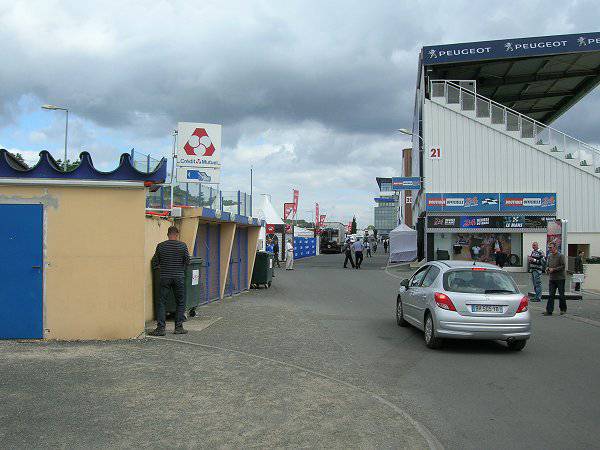 atm-at-grandstands_600x450.jpg