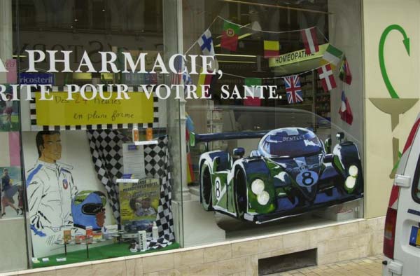 During race week the whole city of Le Mans joins in – and many shop windows are decorated. There is even a prize for the shopkeeper with the best display.